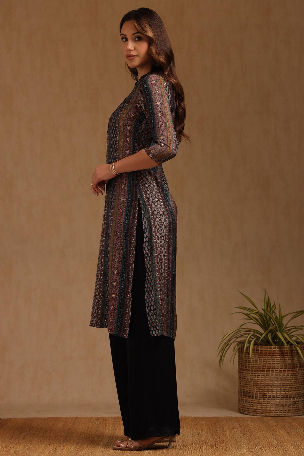Teal Muslin Ethnic Motifs Kurta - View 3